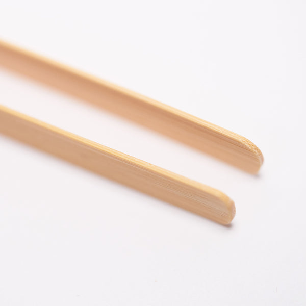 Artisan bamboo tweezer for handling gold and silver leaf - Original Artisan Gold - close up on 1mm fine-point tip